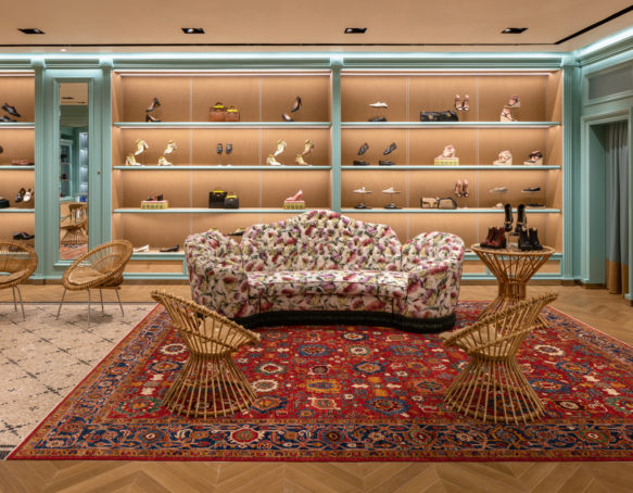 Inside Gucci at Waterside Shops